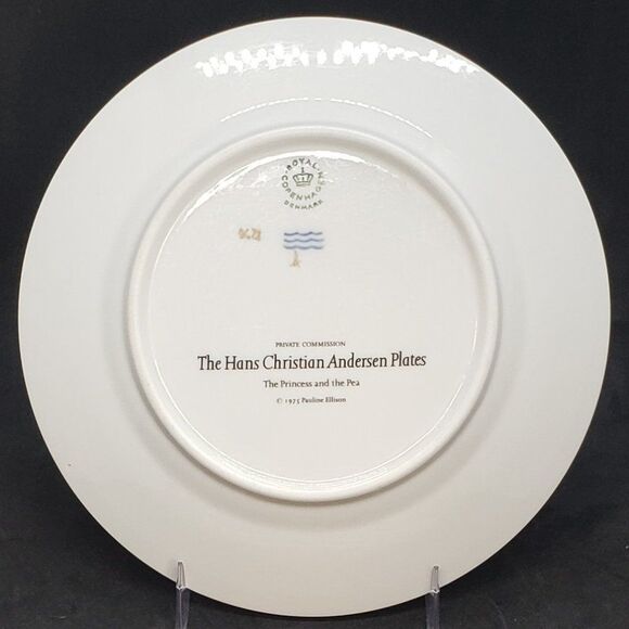 Royal Copenhagen The Princess & the Pea Hans Christian Andersen Collectors Plate - Picture 5 of 8